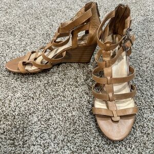 Jessica Simpson Tan Strappy Wedges